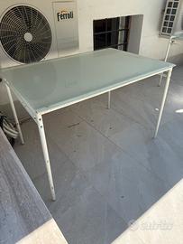 tavoli con pianale in vetro