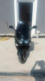 Yamaha T Max - 2005