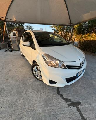 Toyota yaris 1.4 diesel 90cv unica proprietaria
