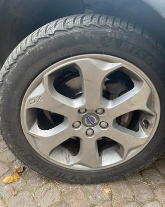 Volvo xc  cerchi in lega con gomme invernali