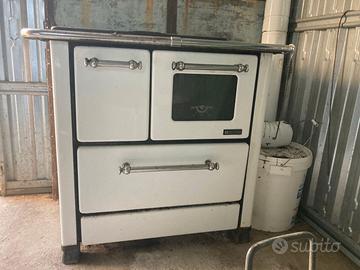 Stufa a legna Nordica da pulire – ritiro a mano