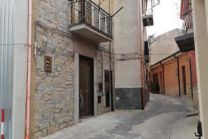 Casa di circa 70 m situata in due piani a Nicosia