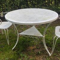 Tavolo in ferro con 2 sedie