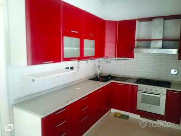 Cucina rossa ad angolo elettrodomestici inclusi