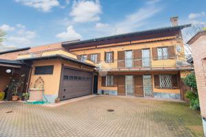 CASA INDIPENDENTE A LEINÌ