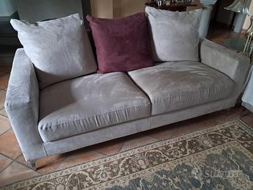 Divani tessuto grigio chiaro, antimacchia