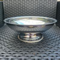 Centrotavola rialzato in acciaio 