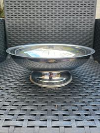 Centrotavola rialzato in acciaio 