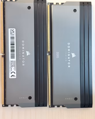 CORSAIR DOMINATOR TITANIUM RGB DDR5 32GB
