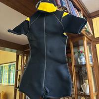 Tuta corta sub donna