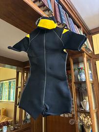 Tuta corta sub donna