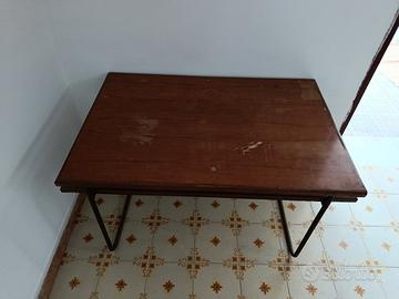 Tavolo vintage in legno e ferro – stile industrial