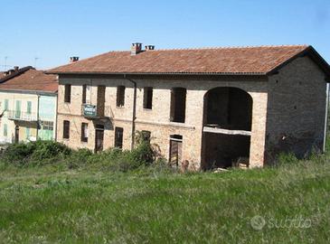Rustico / Casale di 300 m² con più di 5 locali a B