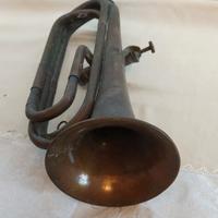 Vecchissima tromba militare 