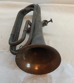 Vecchissima tromba militare 