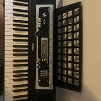 Tastiera  Yamaha con cavalletto