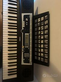 Tastiera  Yamaha con cavalletto