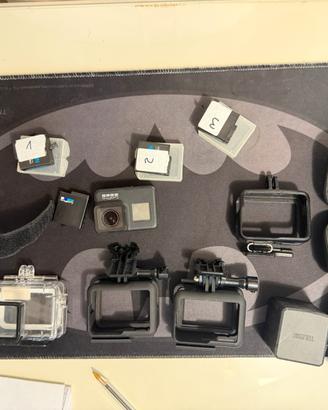 Gopro hero black 7 , 4 batterie e accessori