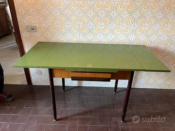 tavolo in formica estendibile con sedie coordinate