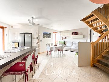 Quadrilocale con terrazzo e soffitta a Laives