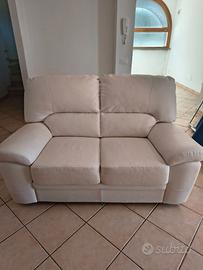divano in pelle 2 posti.