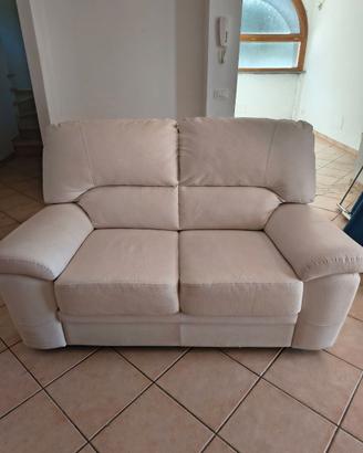 divano in pelle 2 posti.