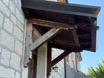 2 pensiline in legno massiccio copertura in tegole