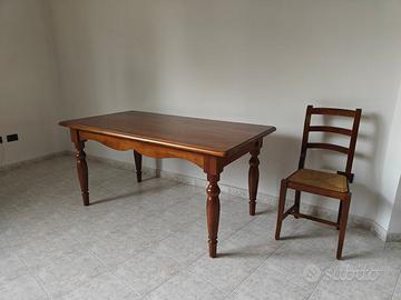 tavolo in legno massello e 8 sedie