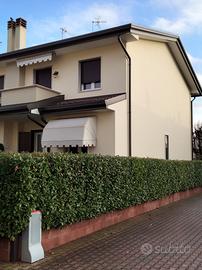 Casa a schiera quartiere residenziale