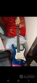 Chitarra elettrica tipo Fender Stratocaster