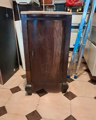 mobiletto in legno vintage 