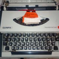 Macchina da scrivere Olympia