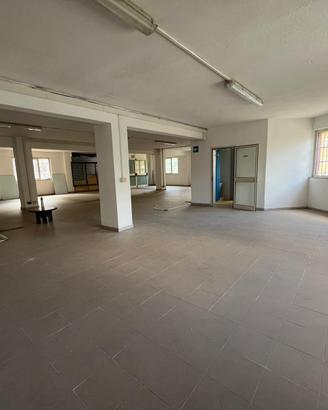 Locale commerciale e magazzino