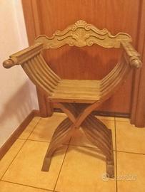 2 Sedie Savonarola pieghevoli.