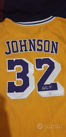 maglia autografato magic Johnson 