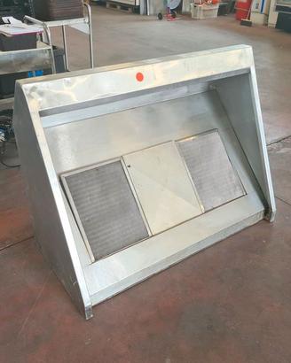 cappa aspirante a parete con filtri usata