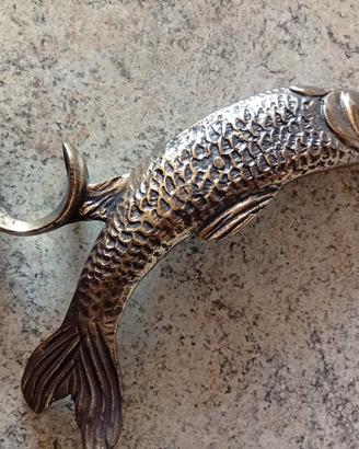 scultura pesce in ottone 