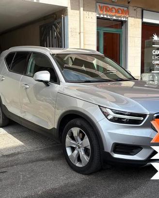VOLVO XC40 (2017-->) XC40 D4 AWD Geartronic Mom...