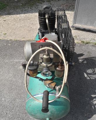 Compressore per aria trifase