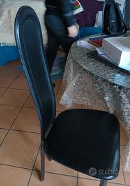 sedie in pelle nera