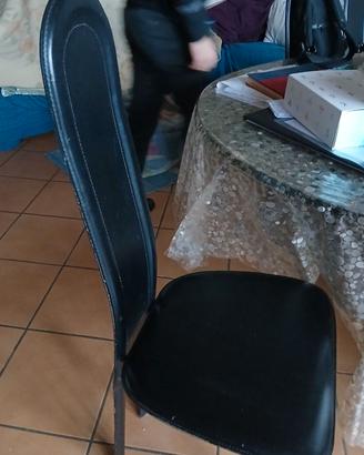 sedie in pelle nera
