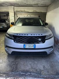 Range Rover Velar grigia