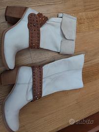 stivali in pelle chiara