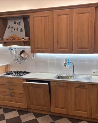 ARREDAMENTO SALOTTO E CUCINA