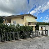 CASA SINGOLA CON GIARDINO PRIVATO