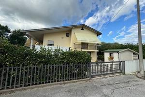 CASA SINGOLA CON GIARDINO PRIVATO