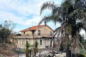 Villetta singola con terreno e serre a San Gerardo
