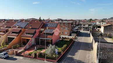 VILLA A SCHIERA D'ANGOLO A LAVAGNO