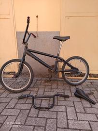 BMX Moma 20" freestyle con pegs + manubrio e sella