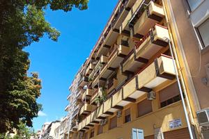 Pressi Cannizzaro, appartamento con ampio cortile